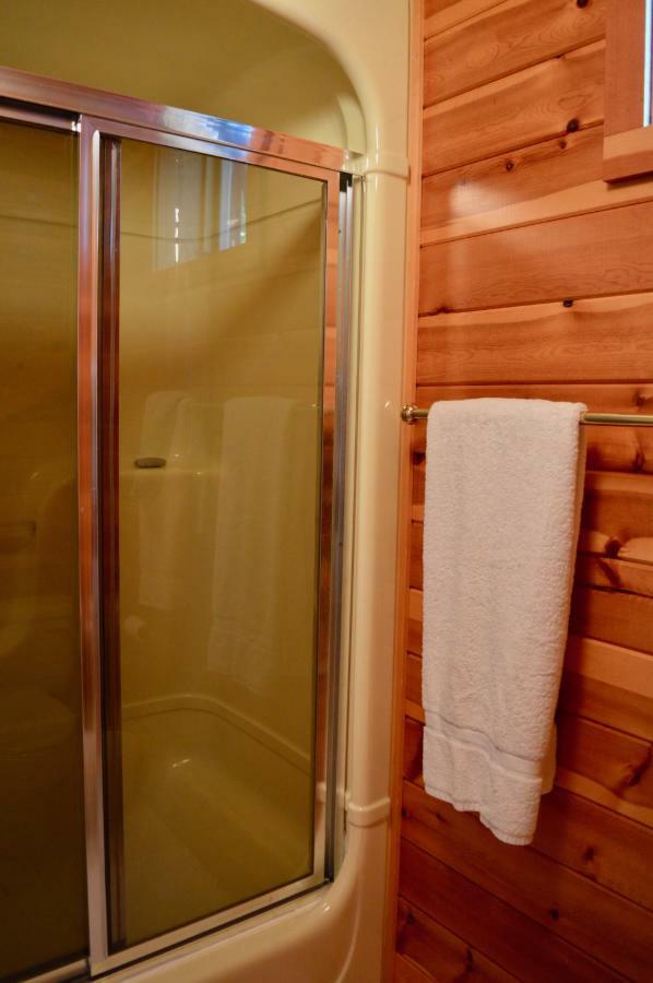 Oceanfront Suite Gibsons Dış mekan fotoğraf