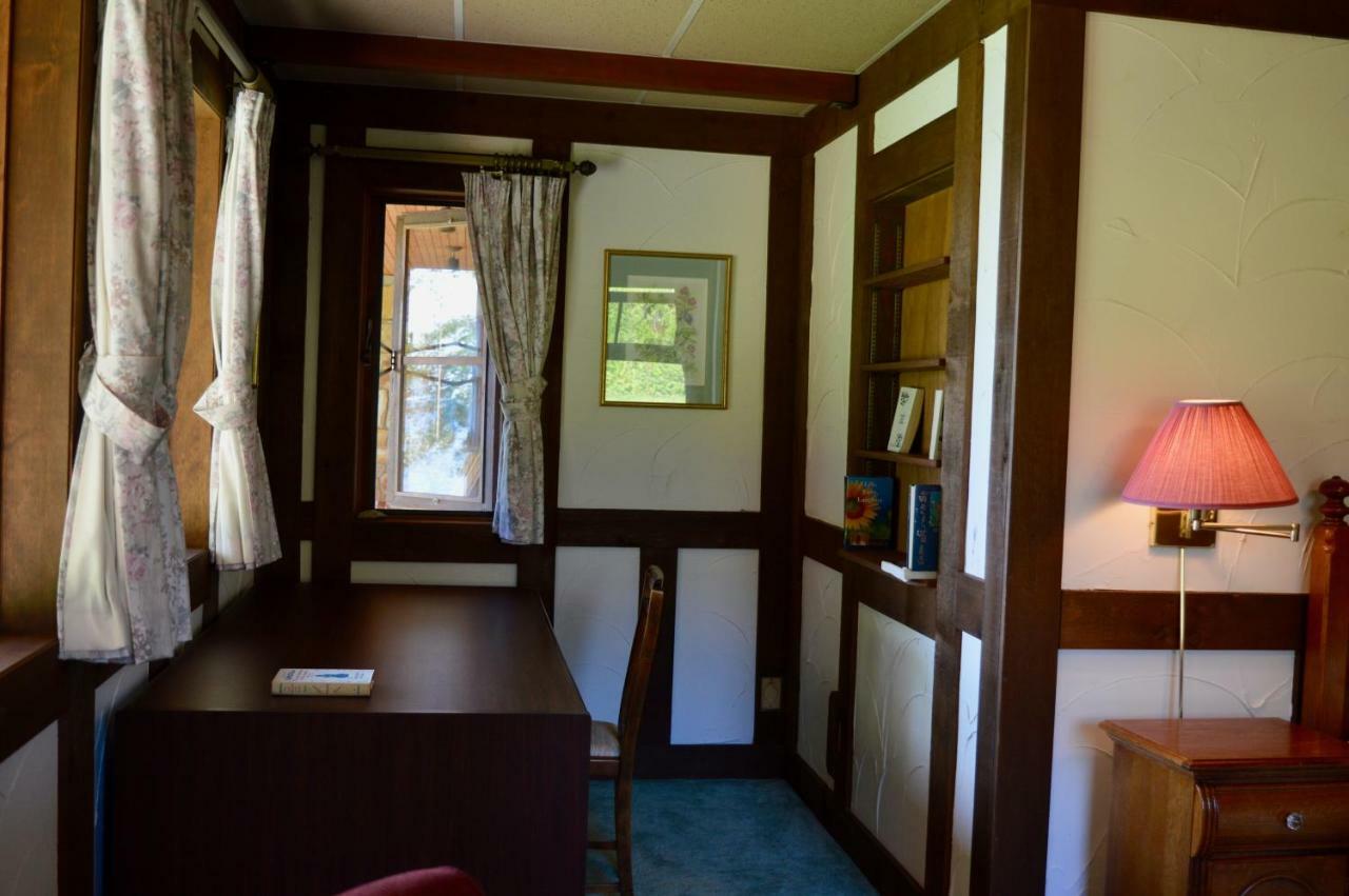 Oceanfront Suite Gibsons Dış mekan fotoğraf